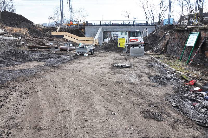 Rekonstrukce železničního svršku na trati Ústí nad Labem - Most v Teplicích.