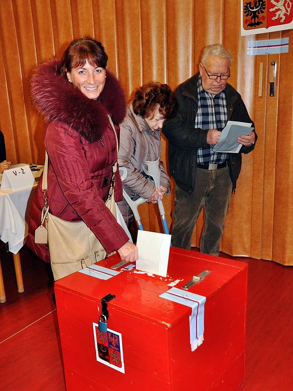 První den prezidentských voleb v Bystřanech na Teplicku