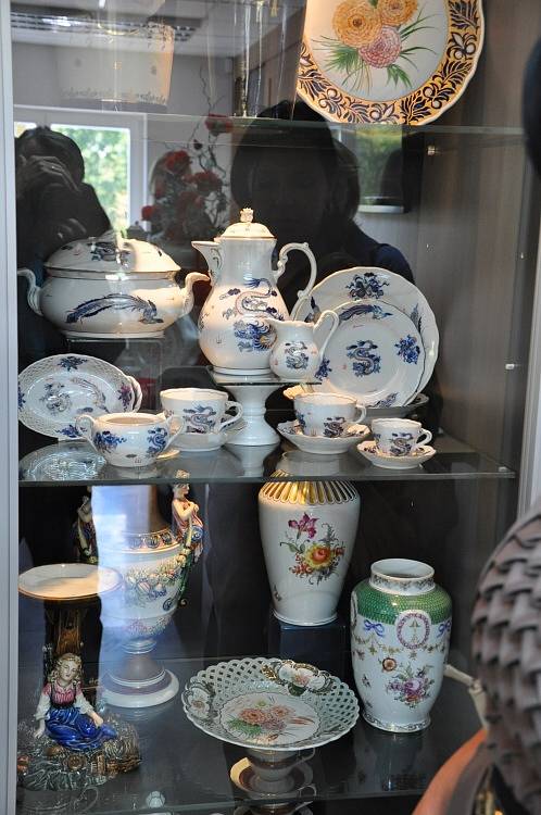 V Dubí byl slavnostně otevřen „Dům porcelánu s modrou krví“