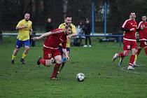 František Tůma (v červeném) při jarním duelu v Proboštově