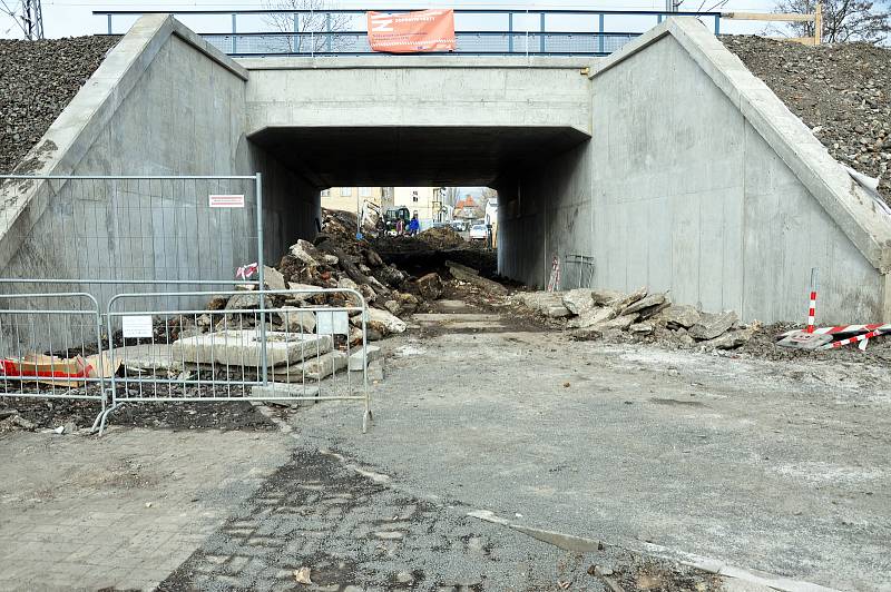 Rekonstrukce železničního svršku na trati Ústí nad Labem - Most v Teplicích.