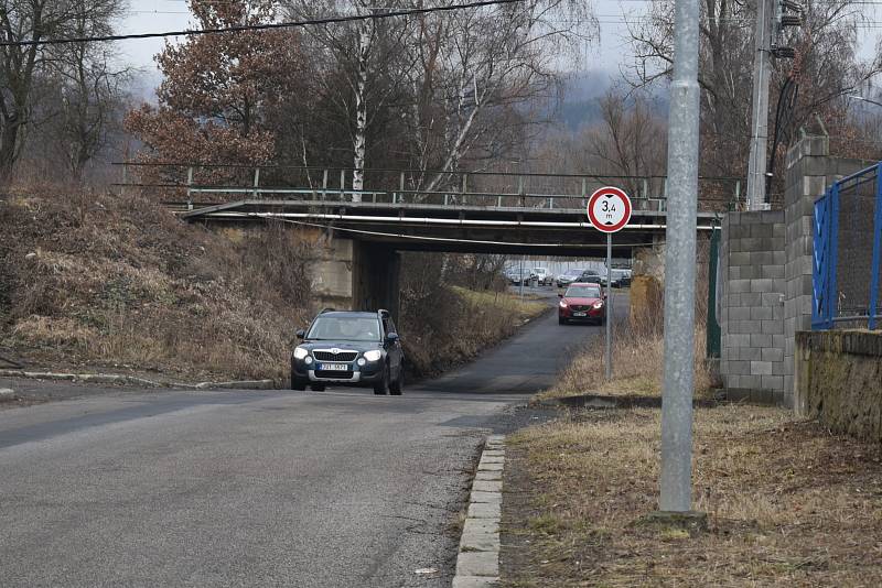 Teplice, Důlní ulice, železniční most. 24. ledna 2022