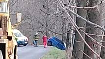 Nehoda auta a motorkáře mezi Osekem a Hájem u Duchcova.