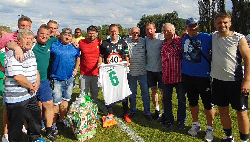 Legenda teplického a také modlanského fotbalu Michal Doležal oslavil před a hlavně po zápase se Žatcem čtyřicáté narozeniny.