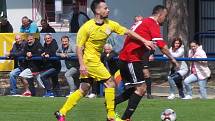 Okresní přebor, skupina A: TJ Proboštov B (ve žlutých dresech) - FK Rtyně nad Bílinou 3:1 (1:1).