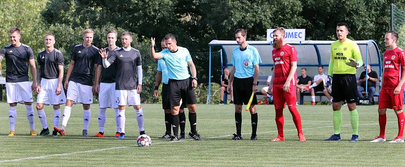 MOL Cup 2019 1. kolo - Fotbalisté Srbic (černobílí) podlehli v pohárovém utkání Královu Dvoru (červení) 1:2. Hrálo se na stadionu v Chlumci.