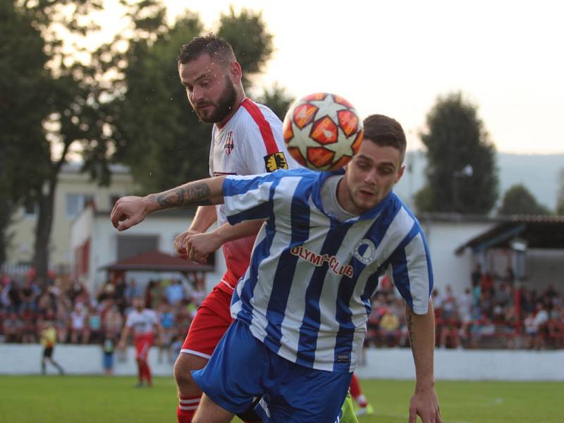 SK Dubí (v bílém) v městském derby slavilo výhru