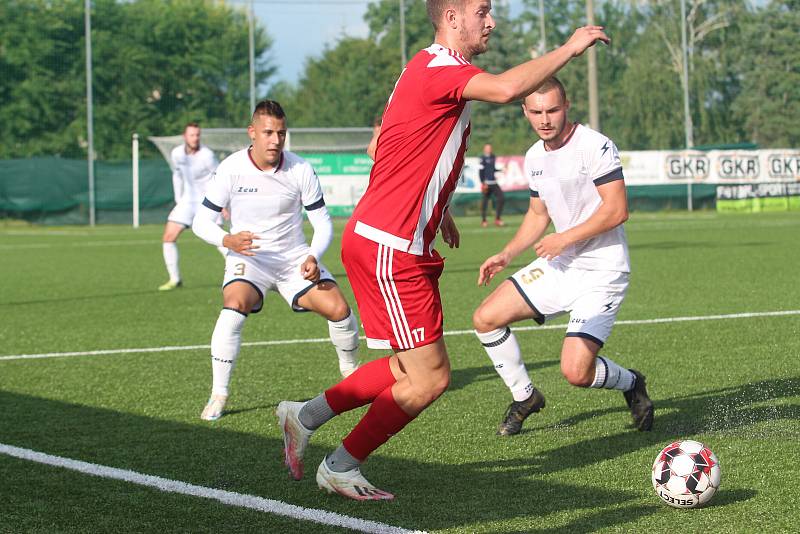 Debakl! Krupka dostala v Srbicích 11 branek, domácí tým (v pruhovaném) na hřišti dominoval.