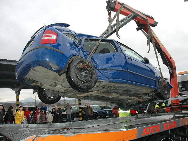 Děti z dětského domova navštívili Autocentrum Elán