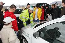 Děti z dětského domova navštívili Autocentrum Elán