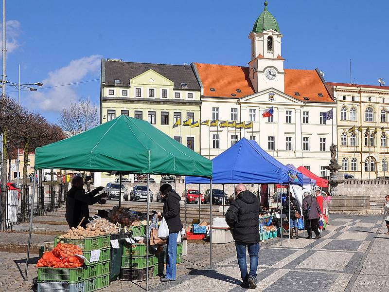 První letošní farmářský trh na náměstí Svobody