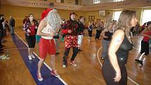 Druhý ročník Master class se zumbou pro děti, juniory a dospělé se konal v sobotu 3. prosince ve sportovní hale na Letné v Teplicích . 