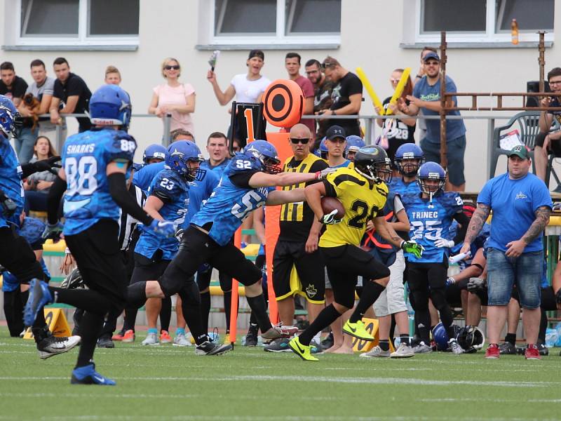 Americký fotbal v Teplicích. Teplice (žluté dresy) - Třinec