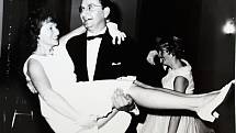 Taneční v obci Vrdy u Kutné Hory. Manželé Holanovi vedli taneční od roku 1968 do roku 1993.