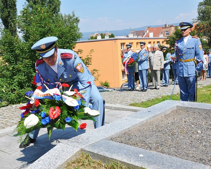 Na Písečném vrchu a v Mukově uctili památku amerických letců 