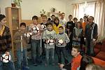 Hráči FK Teplice rozdávali dárky v Dětském domově v Krupce