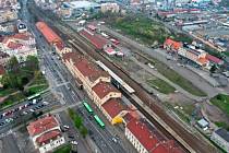 Letecký snímek lokality vlakového nádraží v Teplicích.