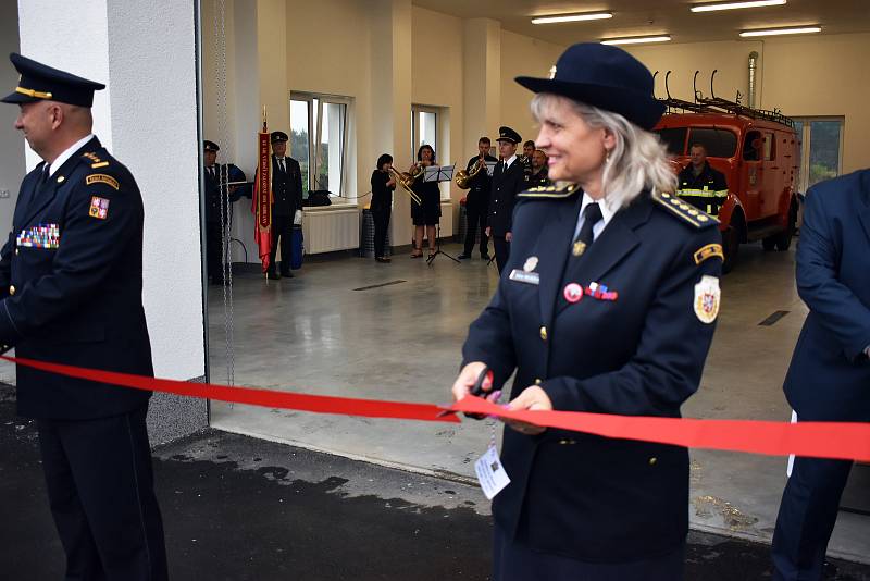 Slavnostní otevření hasičské zbrojnice dobrovolných hasičů v Modlanech.