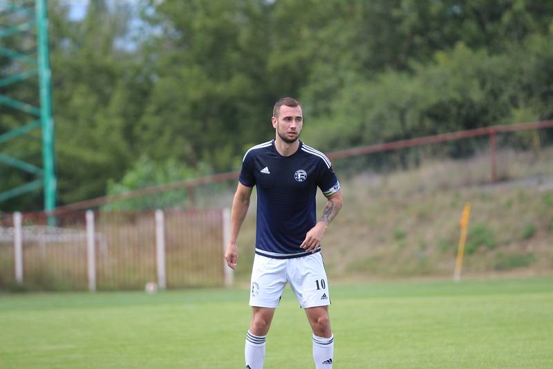 Fotbalový turnaj v Ledvicích. Zápas o 1. místo Dobroměřice (v modrém) - Jílové