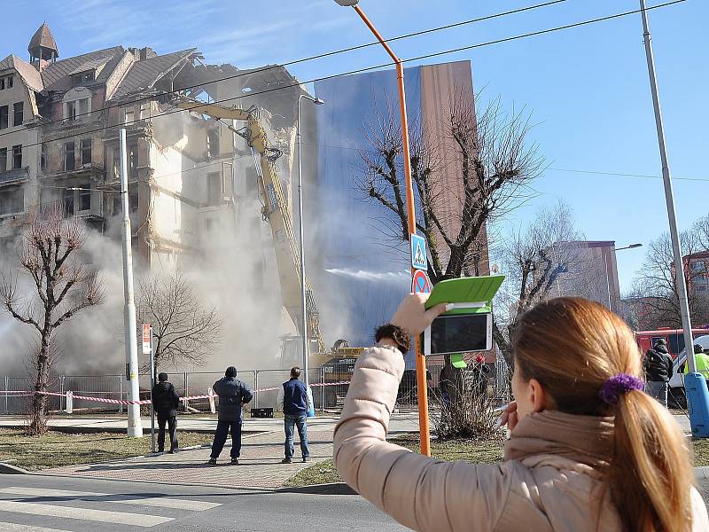 Demolice bývalého hotelu Imperiál začala.