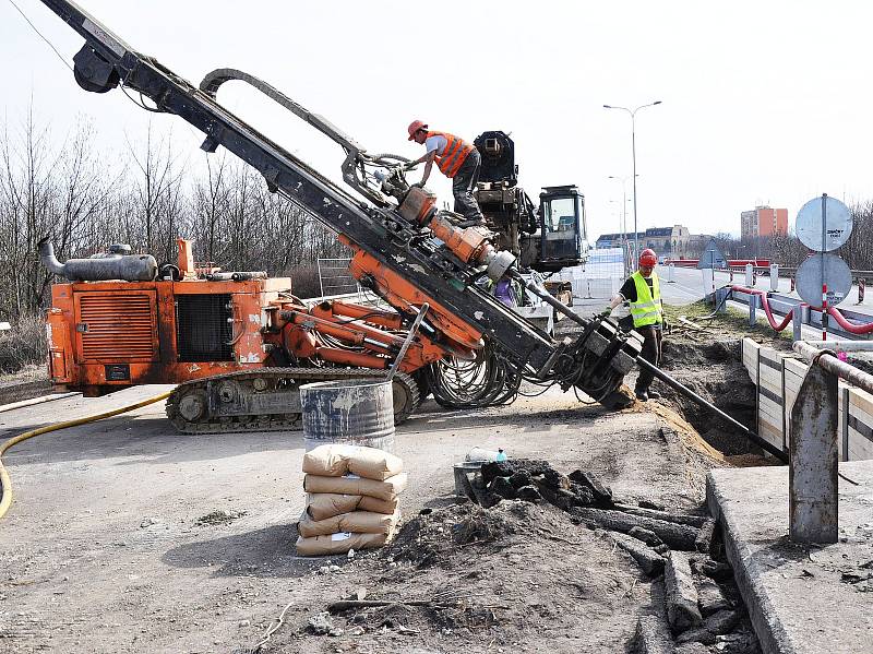 Začaly práce na rekonstrukci mostu na silnici I/8 nad ulicí Hřbitovní v Teplicích.