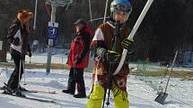 Tradiční karneval na sněhu zakončil v neděli 28. ročník lyžařské školy Snow v Mikulově na Teplicku.