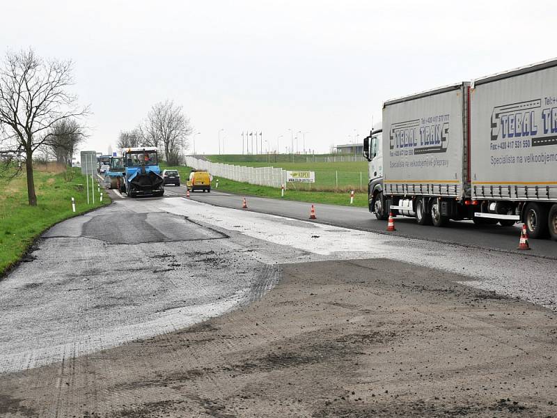 Část úseku silnice Srbice – Soběchleby dostátá nový asfalt