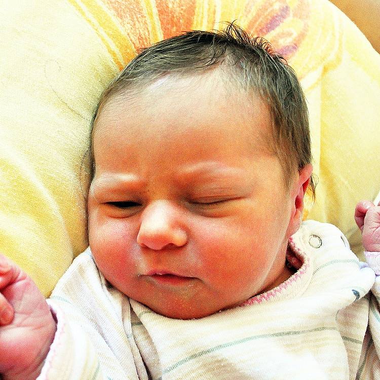 ZUZANA ZACHARDOVÁ se narodila Jarmile Ďurišové z Krupky 11. listopadu v 10.31 hod. v teplické porodnici. Měřila 50 cm a vážila 3,20 kg.
