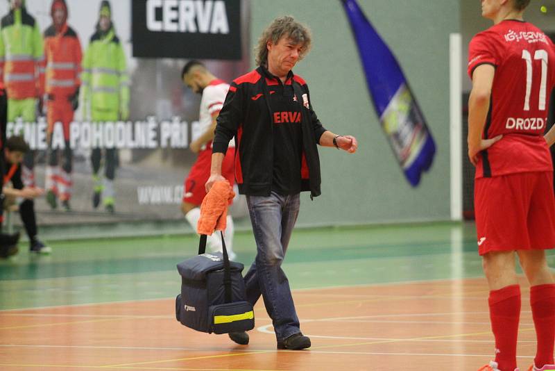 Teplický Svarog poprvé v sezoně prohrál, doma nestačil na Chrudim (červené dresy).