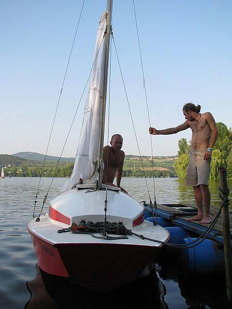 Jízda plachetnicí na jezeře u Litoměřic. 