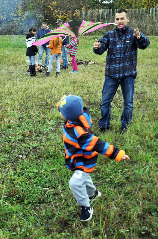 Pouštění draků patří i na Teplicku k oblíbené podzimní zábavě.