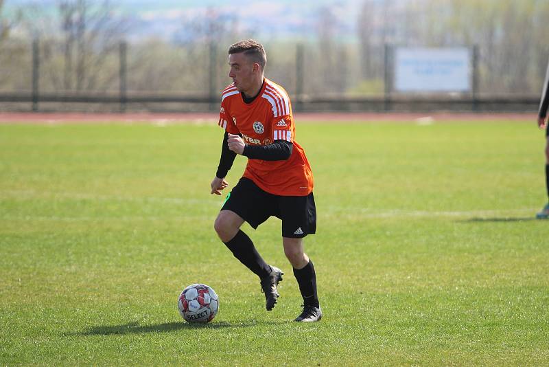 I. B třída: Unčín - Svádov (v oranžovém) 0:2