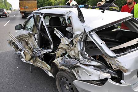 Fotogalerie: Dopravní nehoda na silnici z Bíliny do Teplic u Hostomic -  Teplický deník