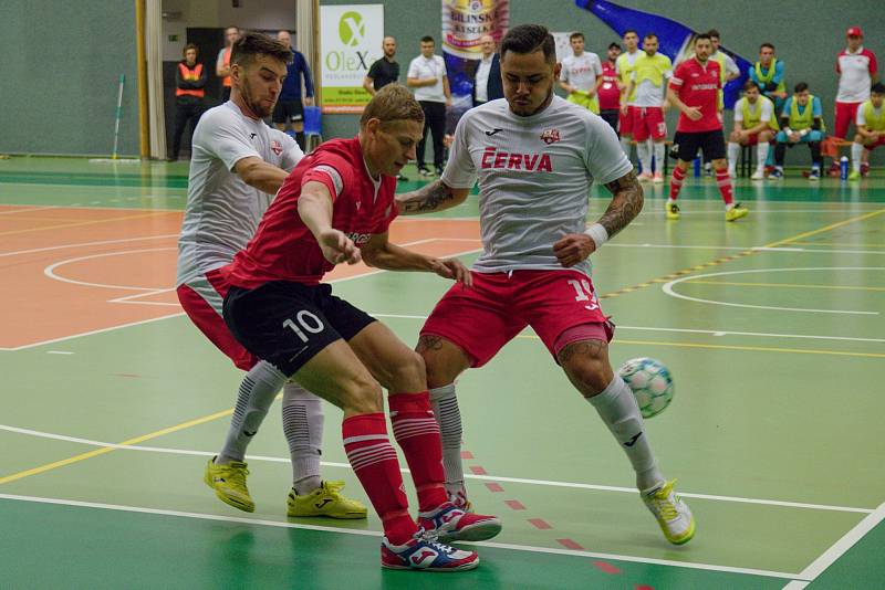 Teplický Svarog porazil v semifinále poháru Chrudim (v červeném) 2:1