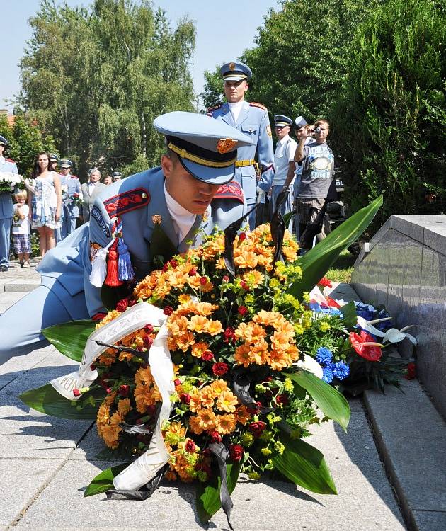 Na Písečném vrchu a v Mukově uctili památku amerických letců 