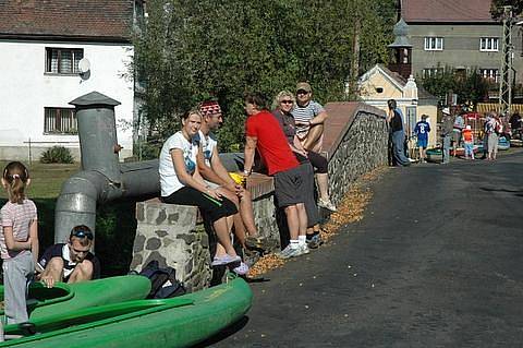 Vodáci uzamkli řeku Bílinu