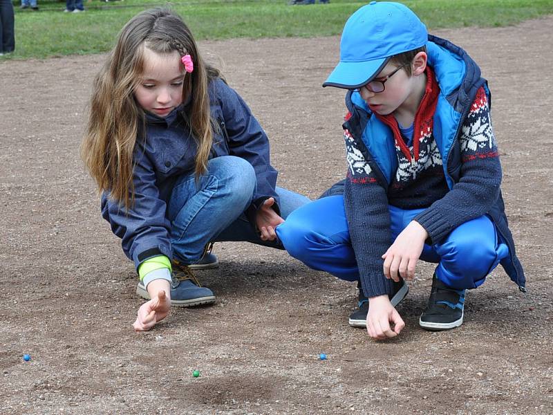 Na školním hřišti ZŠ Dubí se konal již 14. ročník kuličkyády