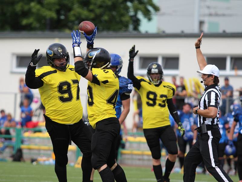 Americký fotbal v Teplicích. Teplice (žluté dresy) - Třinec