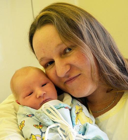 Mamince Elišce Nedvědové ze Štrbic se 6. března ve 3.20 hod. v teplické porodnici narodil syn Sebastián Nedvěd. Měřil 50 cm a vážil 3,50 kg.