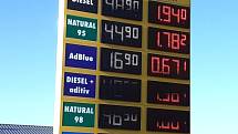 ONO Teplice. Nafta 48.90 a Natural 44.90 korun. Ceny pohonných hmot v Teplicích, dopoledne 11. 3. 2022