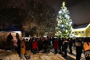 Rozsvícení vánočního stromu v Modlanech.