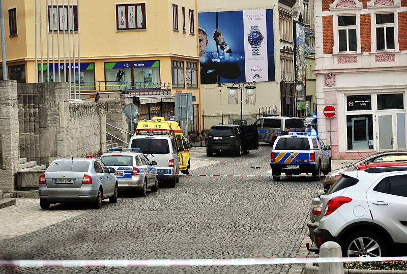 Přepadení zlatnictví v Krupské ulici a uzávěrka centra města.