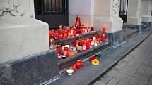 Svíčky pro Jaroslava Kuberu se objevují i na kašnách v Teplicích, právě těmi se teplický primátor v minulosti také proslavil.