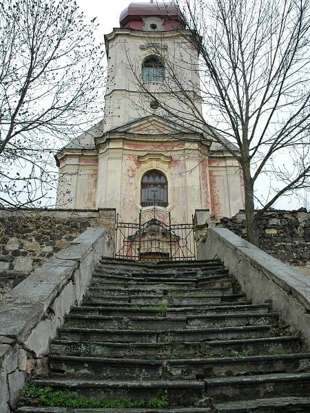 Kostel sv. Prokopa v Mukově chátrá.