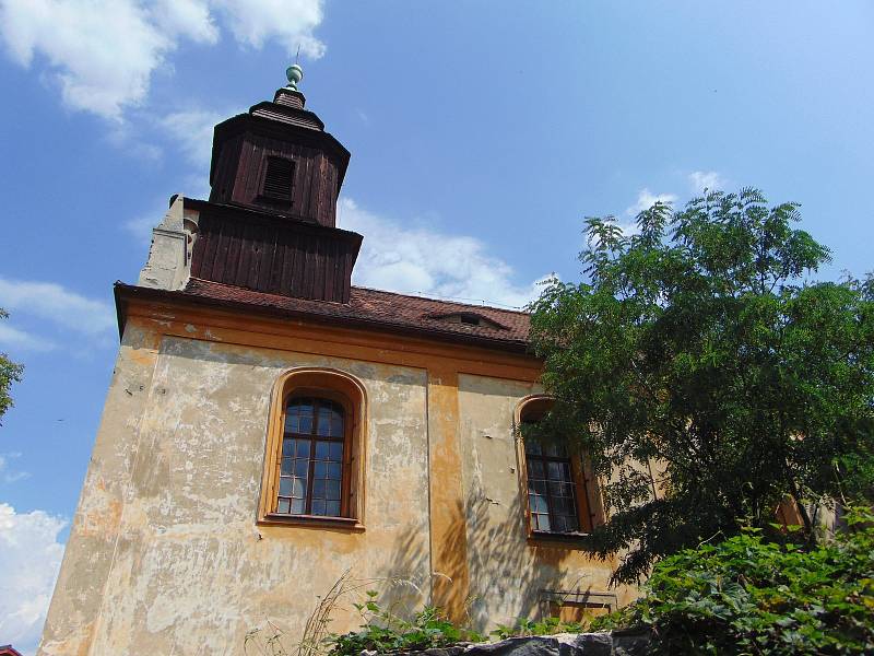 Kostel svatého Vavřince v Hradišti na Teplicku.