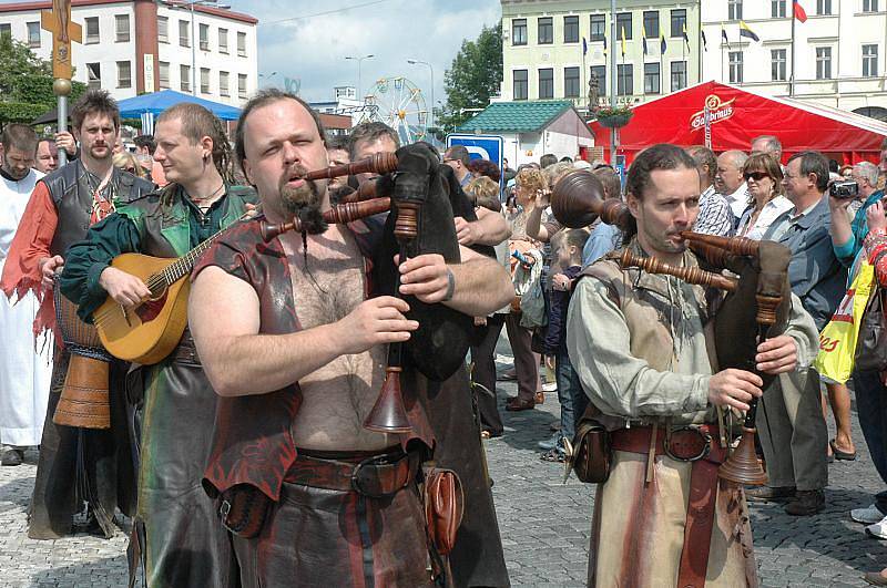 Oficiální start Lázeňské sezony s číslem 857 obstaralo tradičně svěcení pramenů a průvod. 