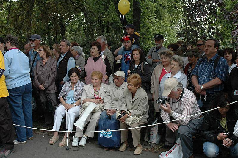 Oficiální start Lázeňské sezony s číslem 857 obstaralo tradičně svěcení pramenů a průvod. 