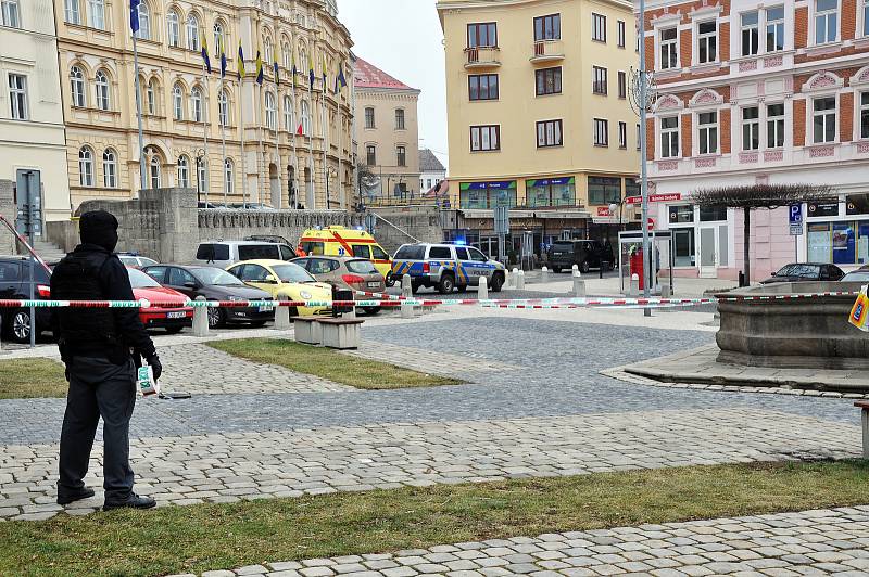 Přepadení zlatnictví v Krupské ulici a uzávěrka centra města.