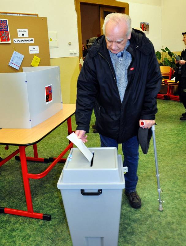 První voliči na teplickém gymnáziu