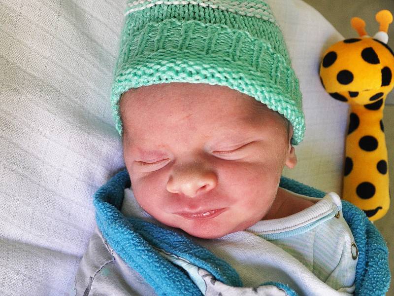 Adam, Petr Chabera se narodil Ivaně Schrőfelové z Teplic 18. září v 9,04 hodin v teplické porodnici. Měřil 50 cm, vážil 3,15 kg.